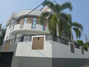 Modern 4-Storey Luxury Residence with Lift – Dehiwala (Nedimala)