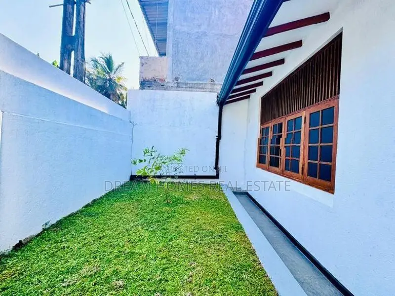 Newly Renovated Luxury 4-Bedroom Residence for Sale in Delkanda