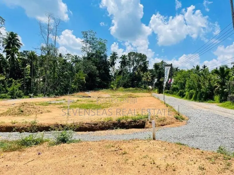10 Perch Residential Land for Sale in Padukka