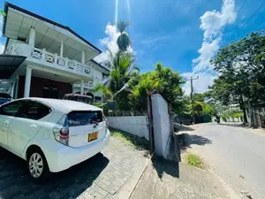 Spacious 6 Bedroom House for Sale in Makola, Kiribathgoda