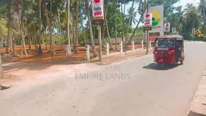 Valuable Land for Sale in Colombo Road Polgasowita