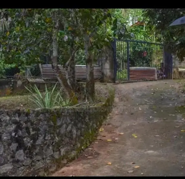 42 Perch Land with Half-Built House – Rambukkana