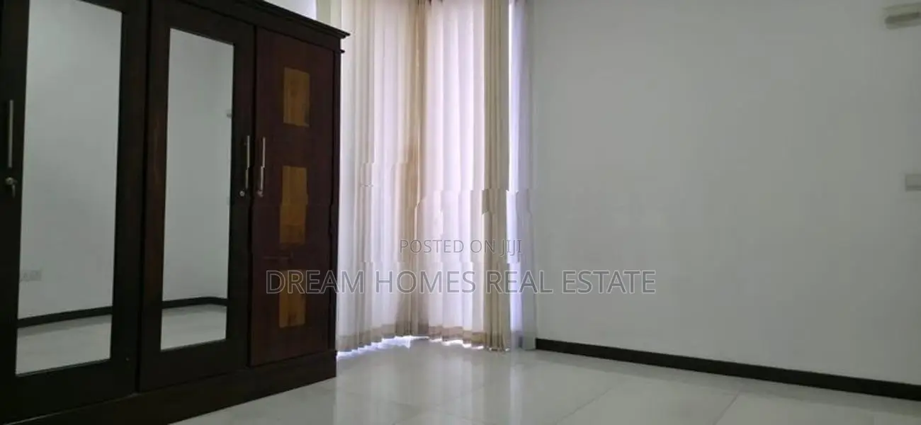 Modern 4-Storey Luxury Residence with Lift – Dehiwala (Nedimala)