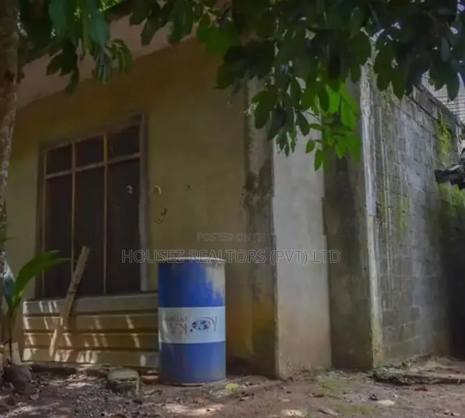42 Perch Land with Half-Built House – Rambukkana