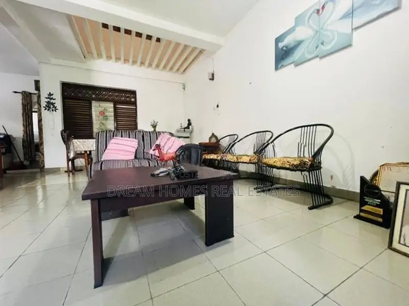 Spacious 6 Bedroom House for Sale in Makola, Kiribathgoda