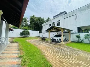 Spacious Three-Storey House for Sale – Meegahawatta, Delgoda