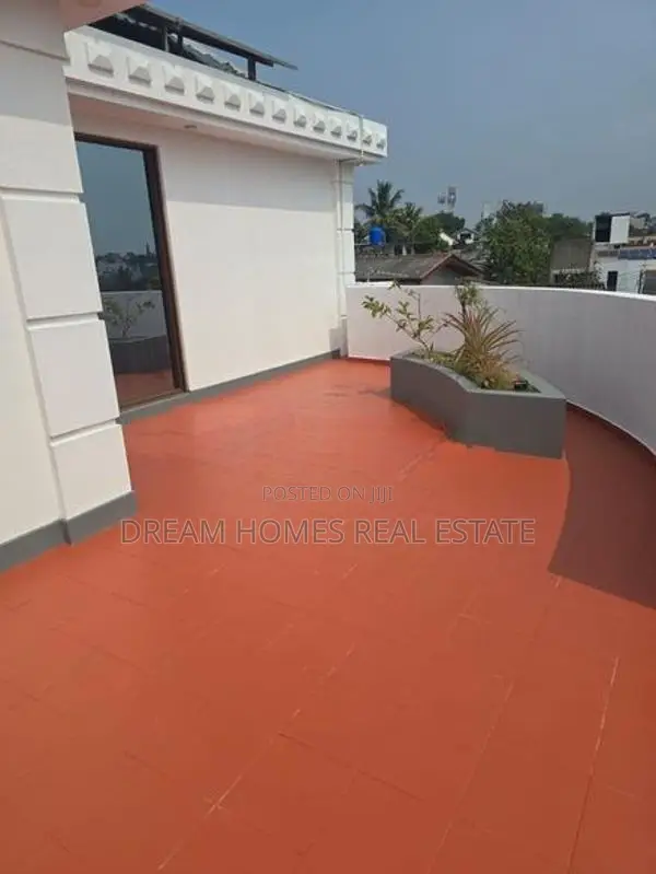 Modern 4-Storey Luxury Residence with Lift – Dehiwala (Nedimala)