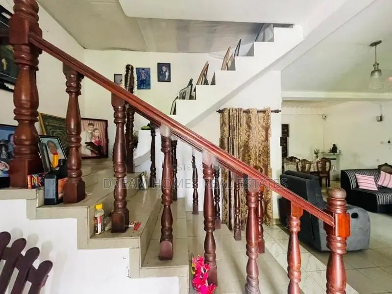 Spacious 6 Bedroom House for Sale in Makola, Kiribathgoda