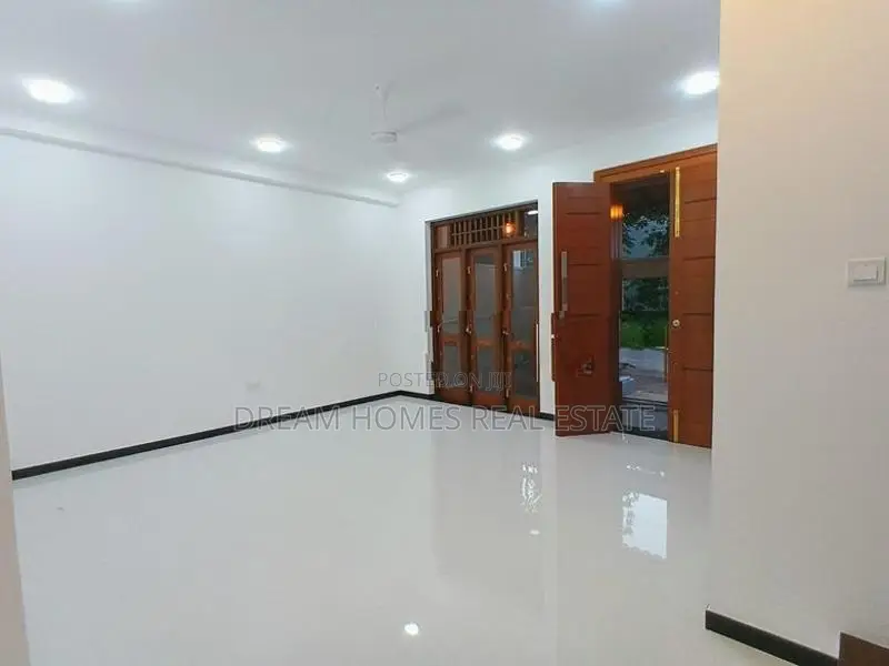 Luxury Modern House for Sale in Piliyandala