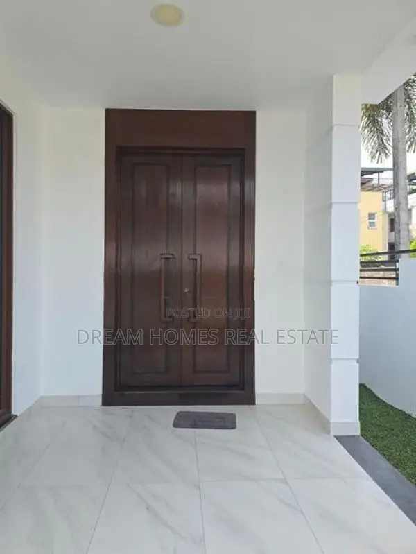 Modern 4-Storey Luxury Residence with Lift – Dehiwala (Nedimala)
