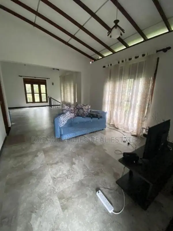 3-Storey Family Home with Rooftop Terrace in Kadawatha
