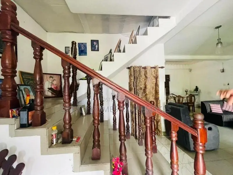 Spacious 6 Bedroom House for Sale in Makola, Kiribathgoda
