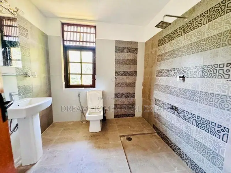 Newly Renovated Luxury 4-Bedroom Residence for Sale in Delkanda