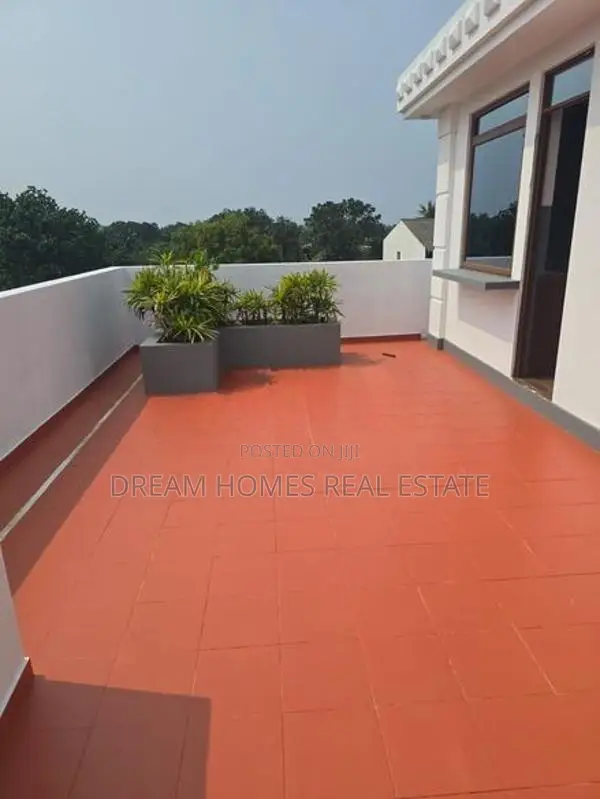 Modern 4-Storey Luxury Residence with Lift – Dehiwala (Nedimala)