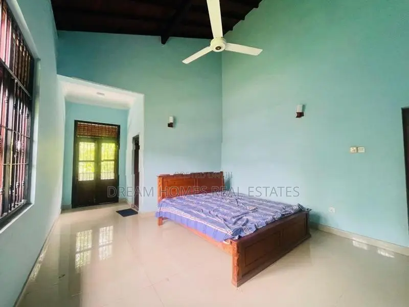 Spacious Three-Storey House for Sale – Meegahawatta, Delgoda