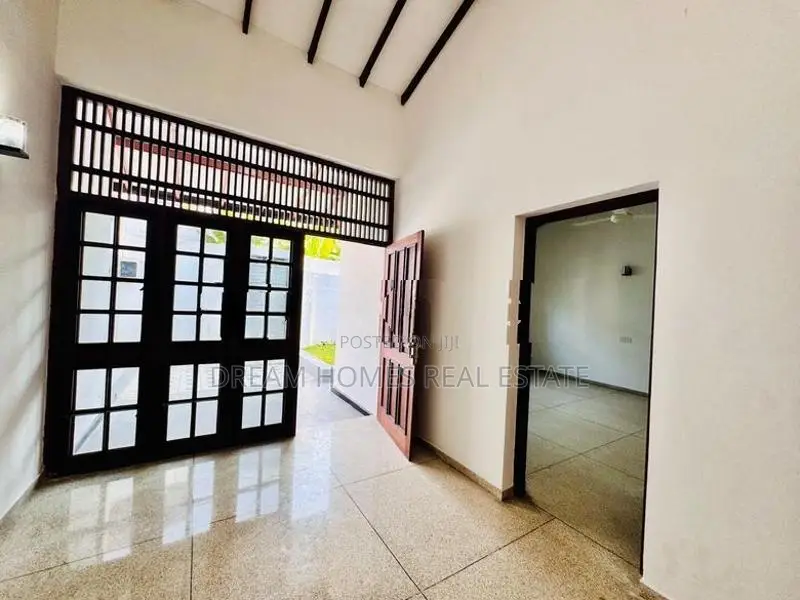 Newly Renovated Luxury 4-Bedroom Residence for Sale in Delkanda