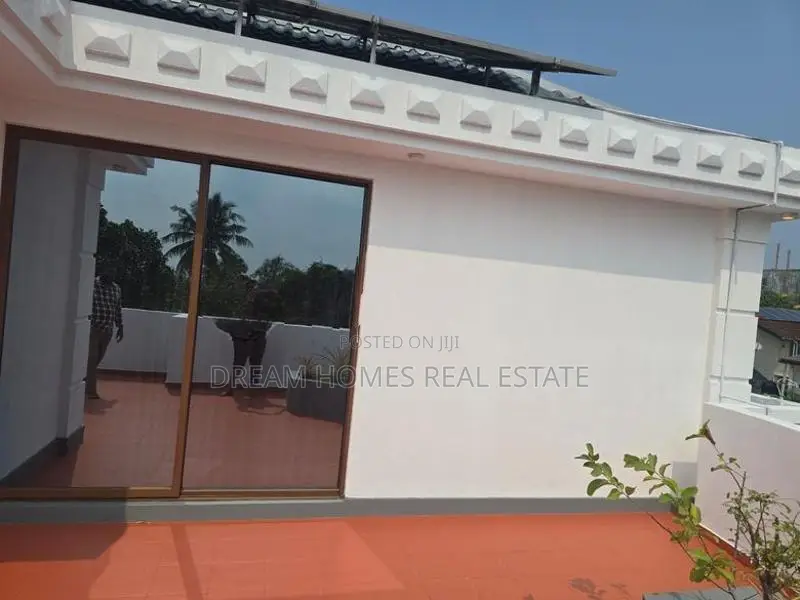 Modern 4-Storey Luxury Residence with Lift – Dehiwala (Nedimala)