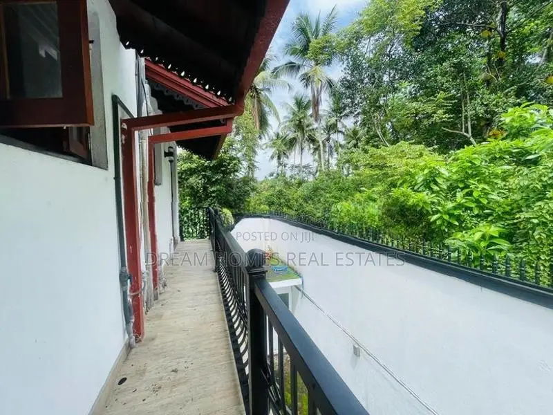Spacious Three-Storey House for Sale – Meegahawatta, Delgoda