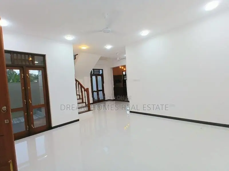 Luxury Modern House for Sale in Piliyandala