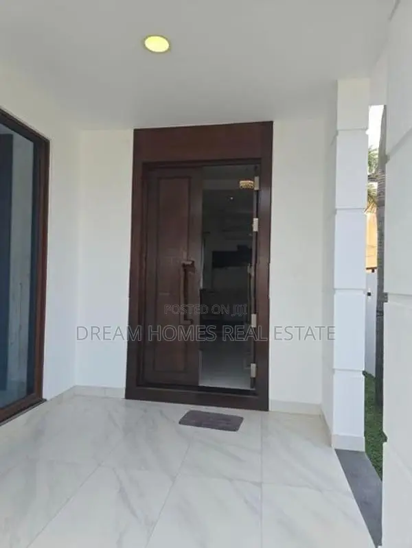 Modern 4-Storey Luxury Residence with Lift – Dehiwala (Nedimala)