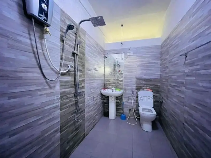 Spacious 6 Bedroom House for Sale in Makola, Kiribathgoda