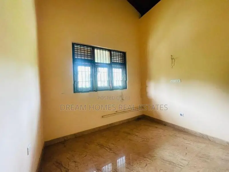 Spacious Three-Storey House for Sale – Meegahawatta, Delgoda