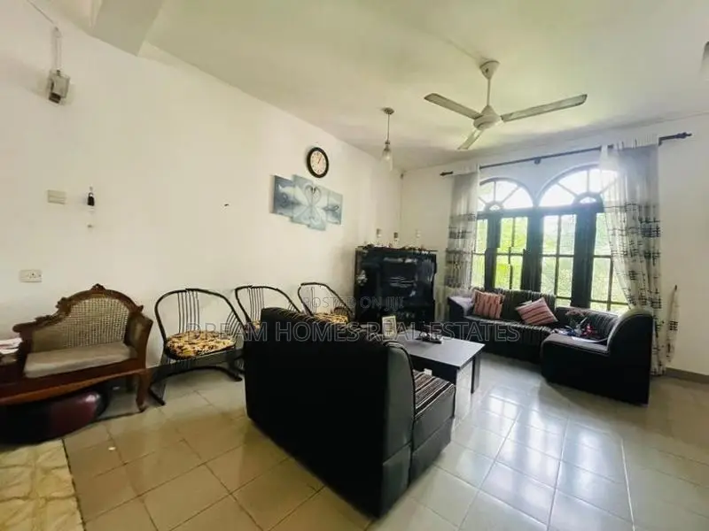 Spacious 6 Bedroom House for Sale in Makola, Kiribathgoda