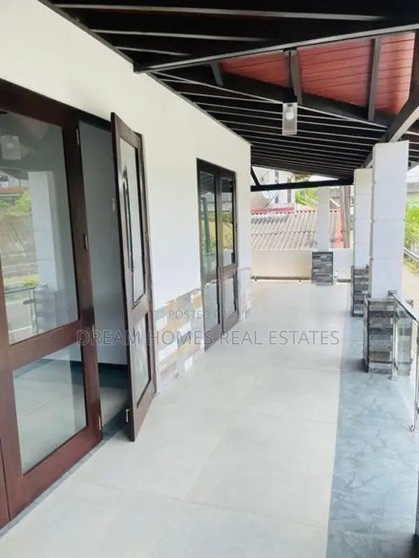 Spacious Luxury Family Home Near Kadawatha – Prime Location