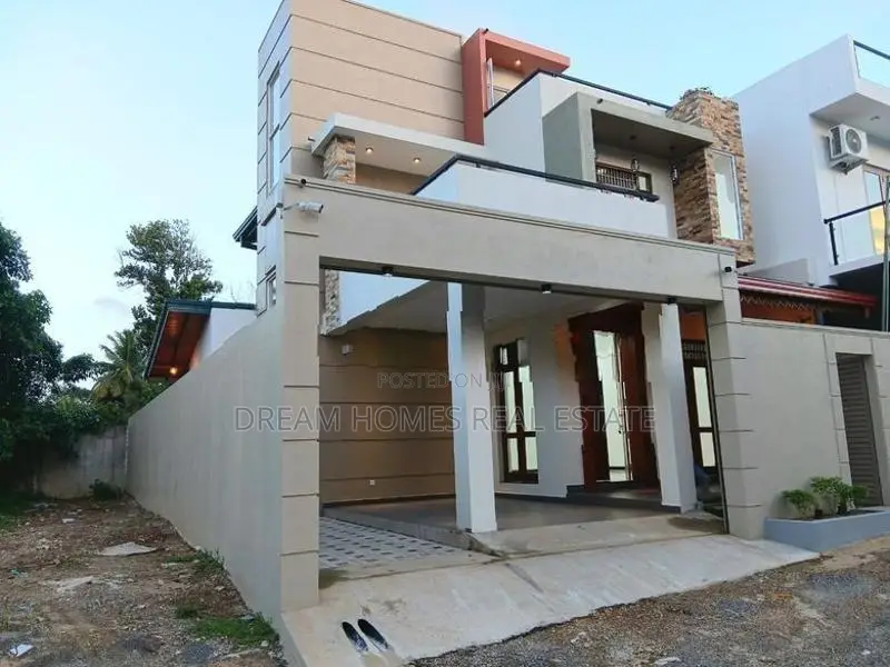 Luxury Modern House for Sale in Piliyandala