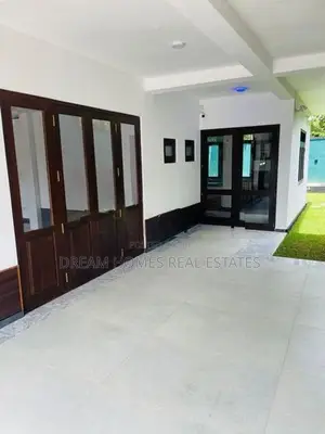 Spacious Luxury Family Home Near Kadawatha – Prime Location