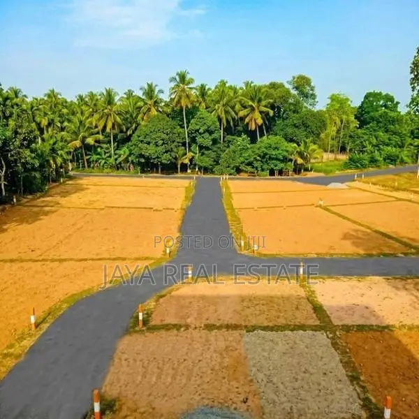 තංගල්ල සංචාරක කලාපයෙන් පර්චස් 10ක බිම් කොටසක් විකිණීමට