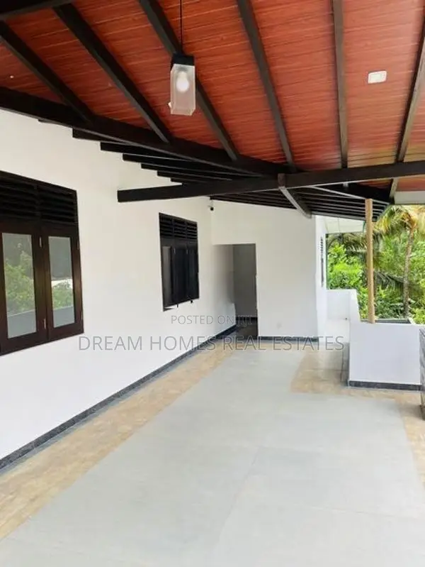 Spacious Luxury Family Home Near Kadawatha – Prime Location