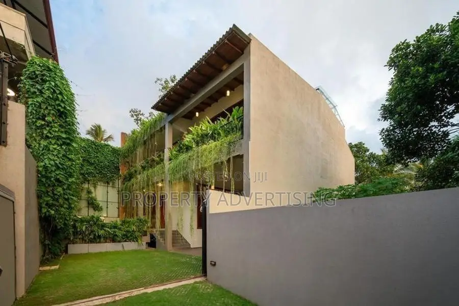 Battaramulla Super Luxury Brand New House For Sale