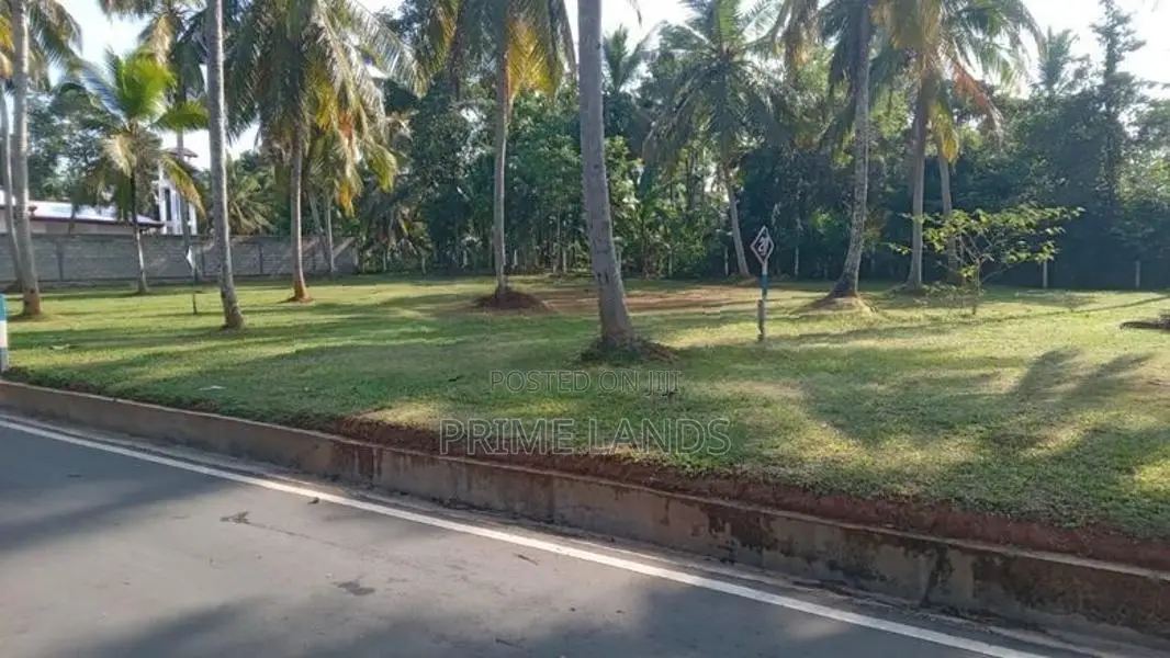 උඩුගම්පොළ වීදියවත්තෙන් ඉඩමක් විකිනීමට
