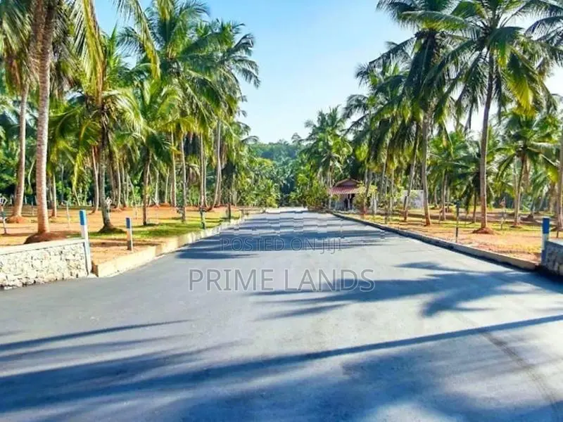 උඩුගම්පොළ වීදියවත්තෙන් ඉඩමක් විකිනීමට