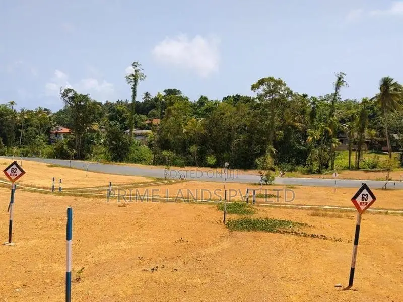 කළුතර නගරයේන් ඉඩමක් විකිණීමට