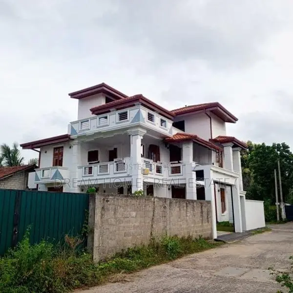 Modern Luxury Home with Rooftop Bar – Weligampitiya, Ja-Ela