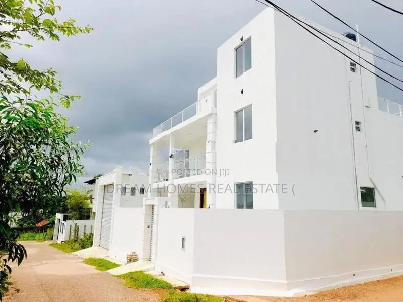 Modern 4-Bedroom Luxury Home with Rooftop Terrace – Kadana