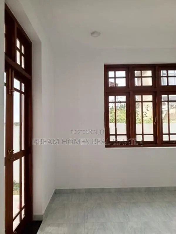 Modern Luxury Home with Rooftop Bar – Weligampitiya, Ja-Ela