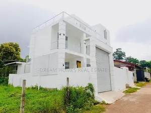 Modern 4-Bedroom Luxury Home with Rooftop Terrace – Kadana
