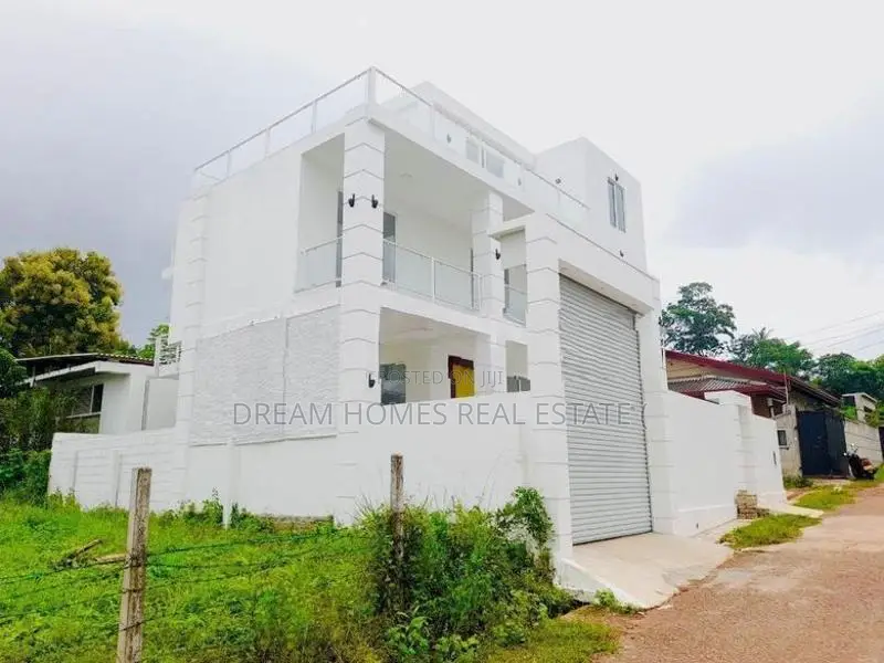 Modern 4-Bedroom Luxury Home with Rooftop Terrace – Kadana