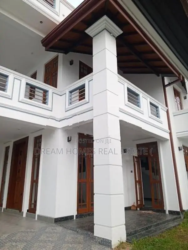 Modern Luxury Home with Rooftop Bar – Weligampitiya, Ja-Ela