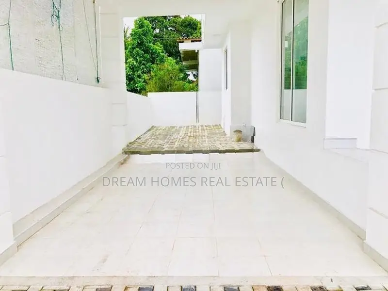 Modern 4-Bedroom Luxury Home with Rooftop Terrace – Kadana