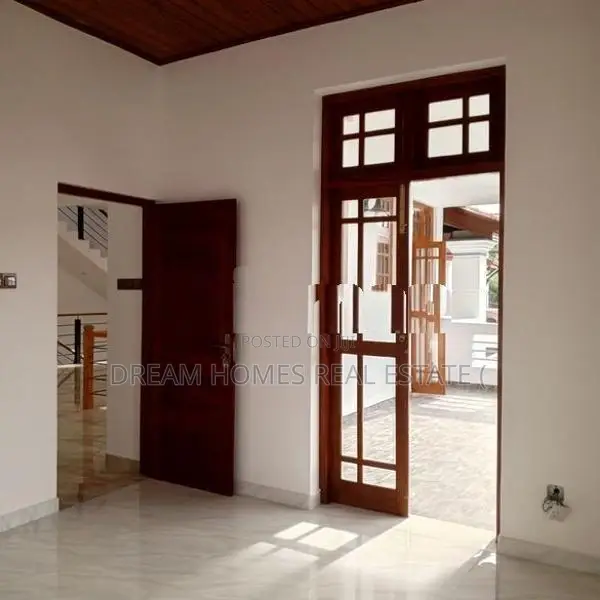 Modern Luxury Home with Rooftop Bar – Weligampitiya, Ja-Ela