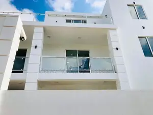 Modern 4-Bedroom Luxury Home with Rooftop Terrace – Kadana
