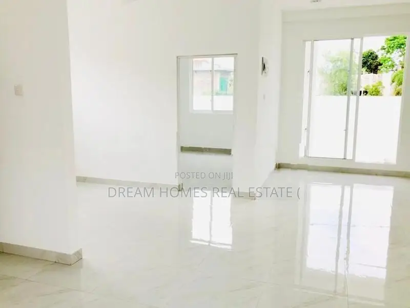 Modern 4-Bedroom Luxury Home with Rooftop Terrace – Kadana