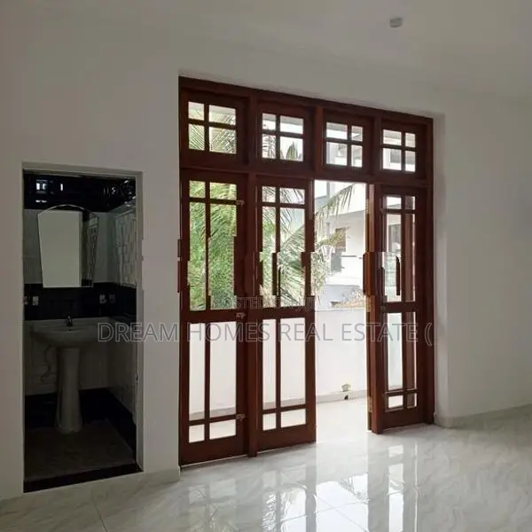 Modern Luxury Home with Rooftop Bar – Weligampitiya, Ja-Ela