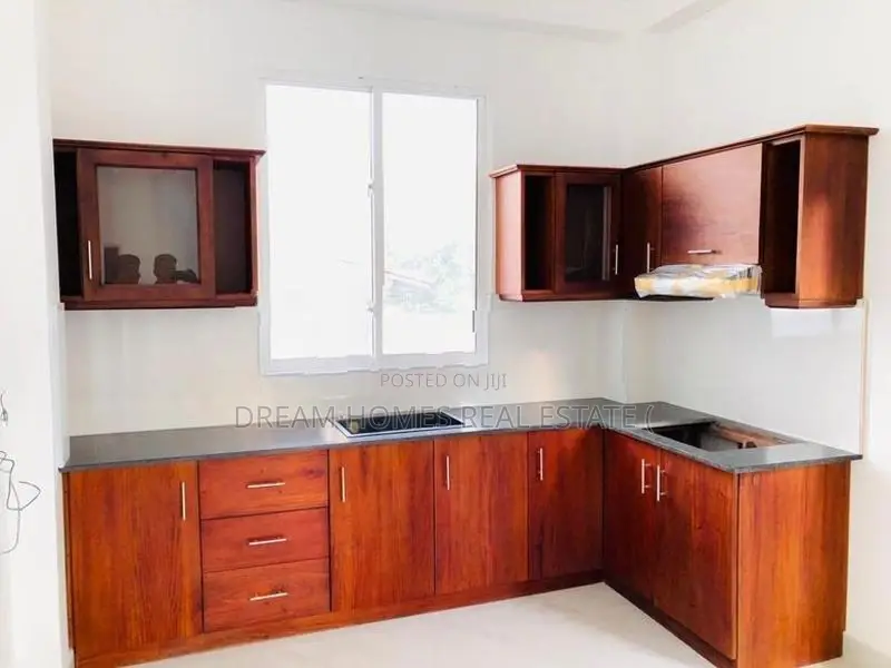Modern 4-Bedroom Luxury Home with Rooftop Terrace – Kadana