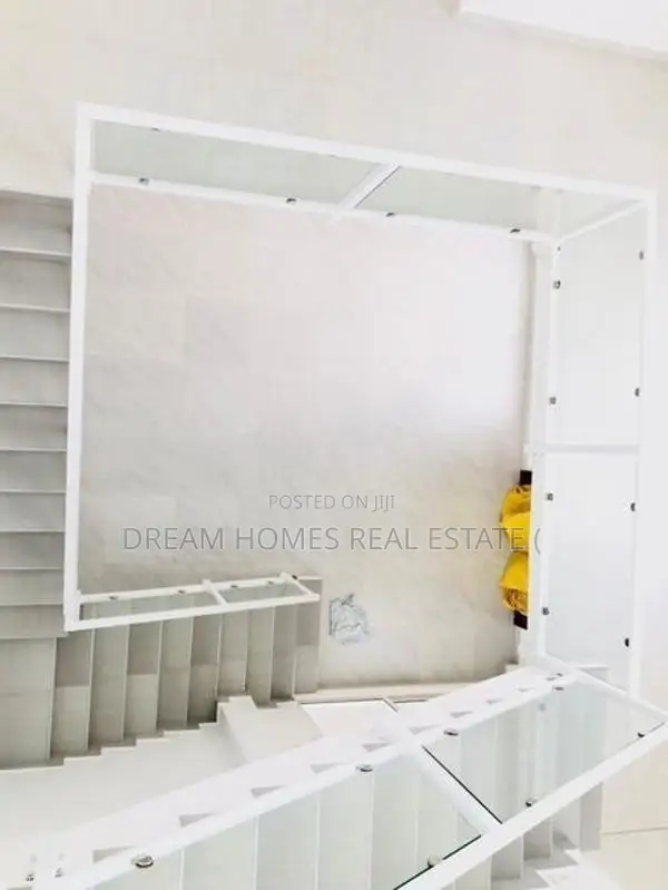 Modern 4-Bedroom Luxury Home with Rooftop Terrace – Kadana