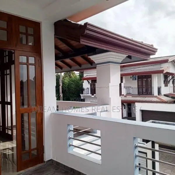 Modern Luxury Home with Rooftop Bar – Weligampitiya, Ja-Ela